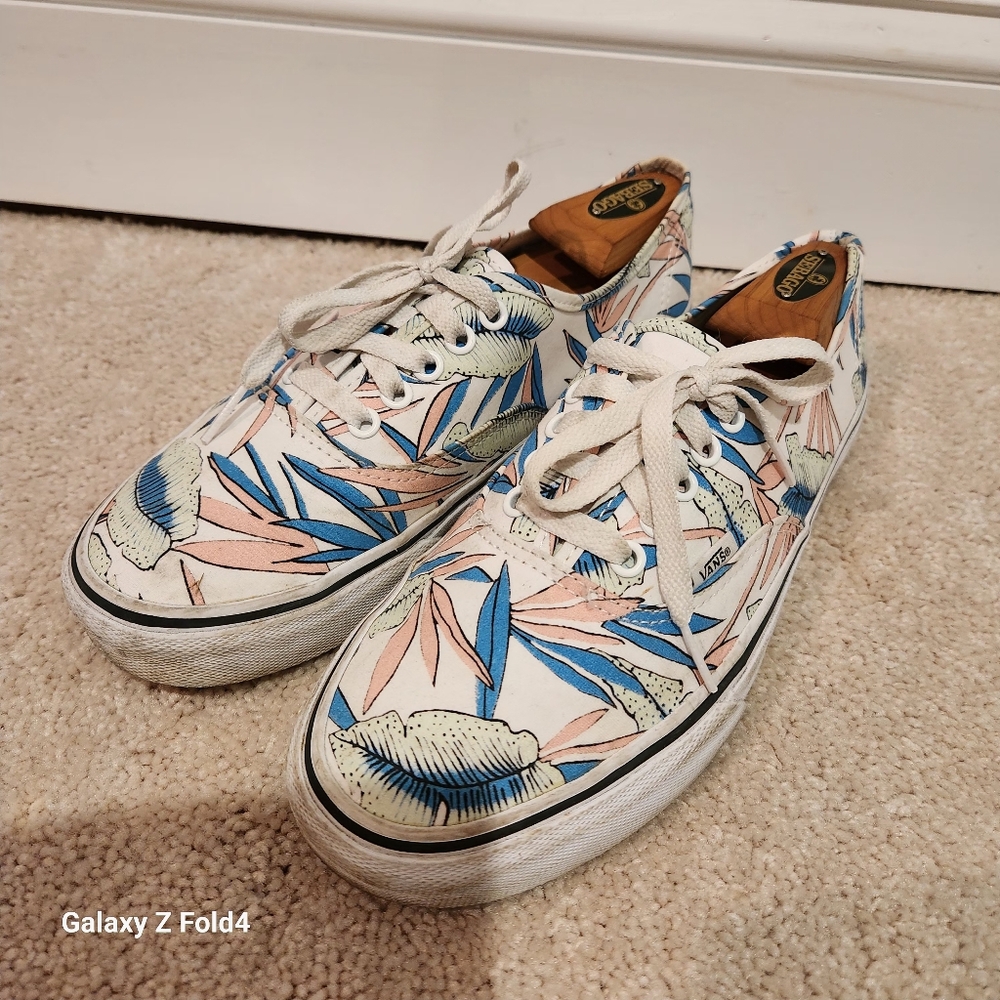 VANS Classics - Limited Edition Tropical Leaves - Women’s 10 - Men’s 8